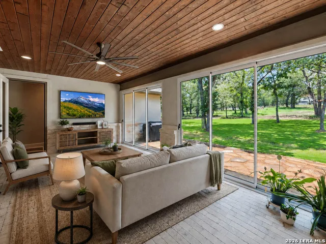 125 TRANQUILITY DR La Vernia, TX 78121
