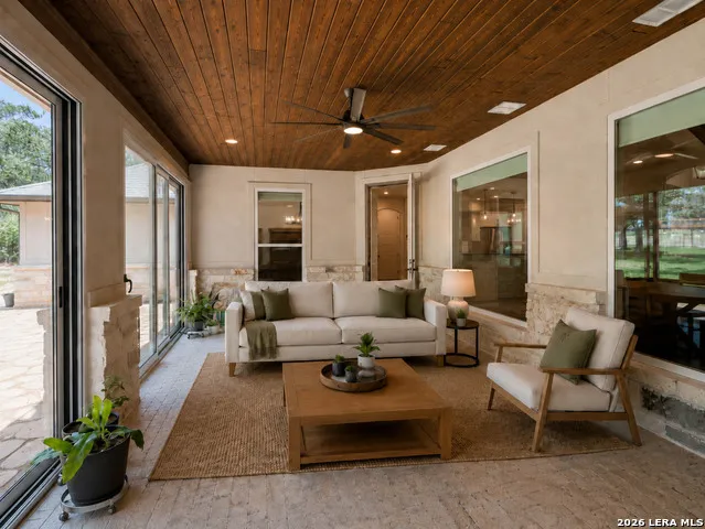 125 TRANQUILITY DR La Vernia, TX 78121