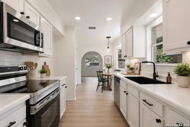108 PATRICK HENRY DR Schertz, TX 78154