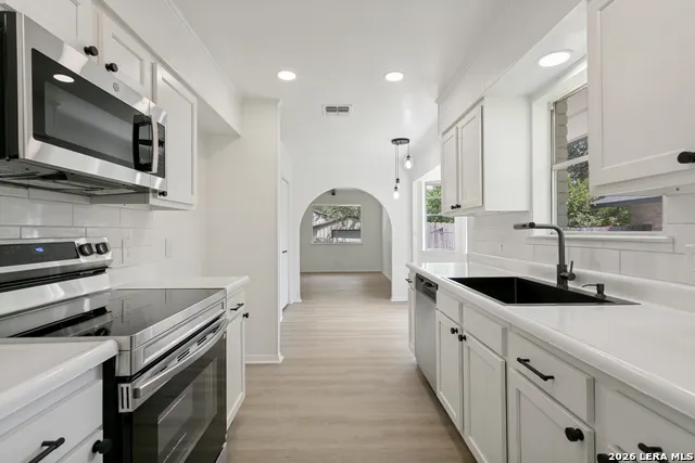 108 PATRICK HENRY DR Schertz, TX 78154