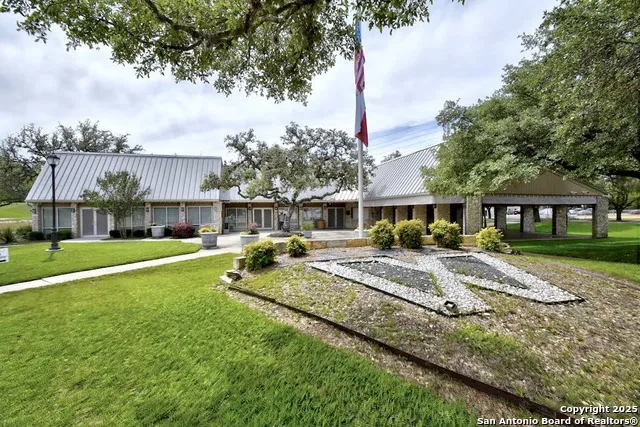 5801 Windvale Drive Windcrest, TX 78239