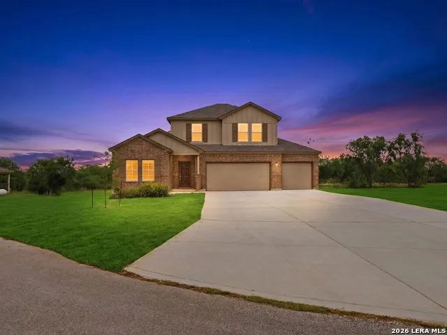 132 RENO TRL Floresville, TX 78114