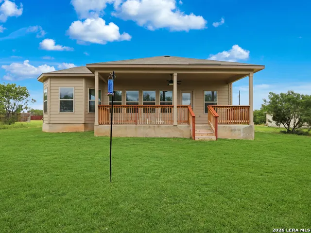 132 RENO TRL Floresville, TX 78114