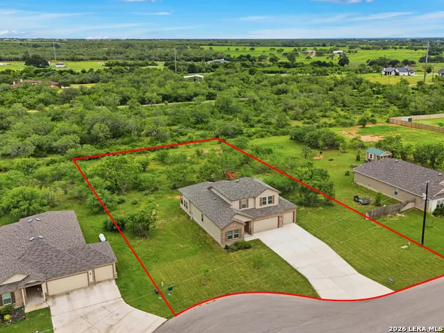 132 RENO TRL Floresville, TX 78114