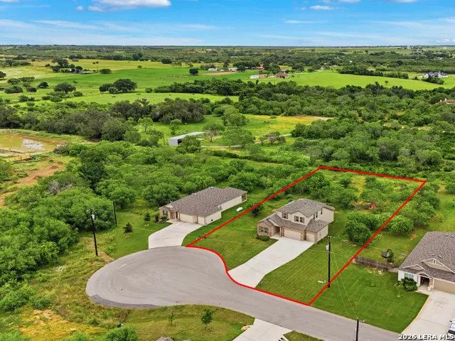 132 RENO TRL Floresville, TX 78114