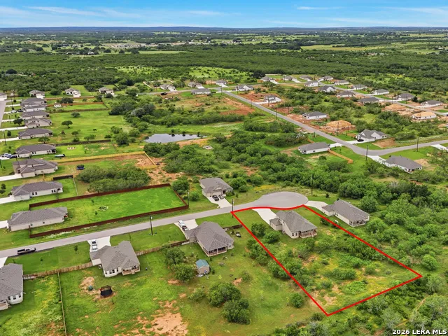132 RENO TRL Floresville, TX 78114