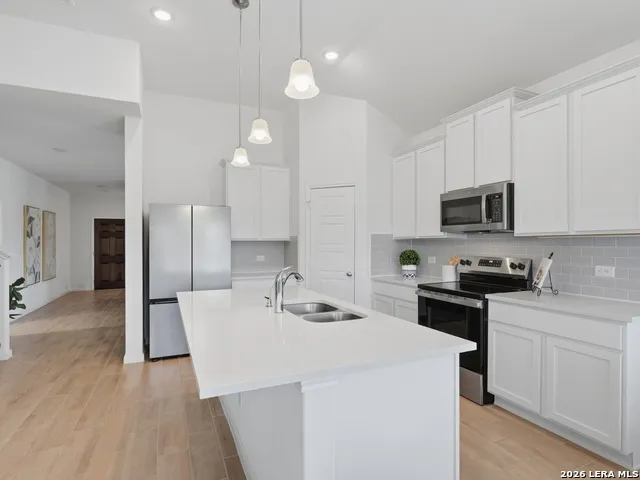 132 RENO TRL Floresville, TX 78114
