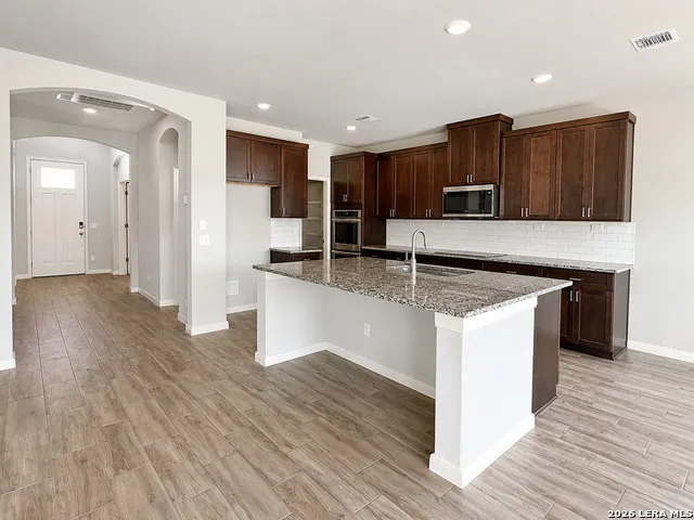 160 Sambar Main Schertz, TX 78108