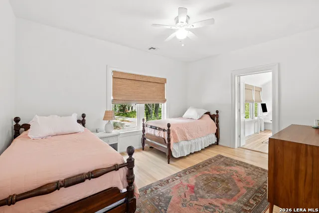 137 PARK DR Olmos Park, TX 78212