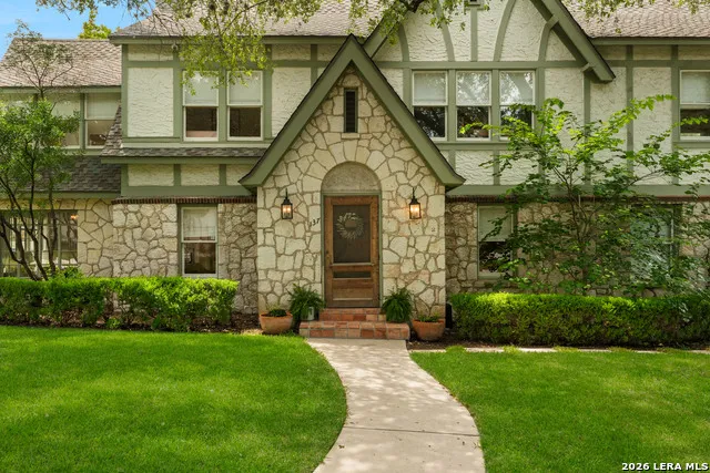 137 PARK DR Olmos Park, TX 78212