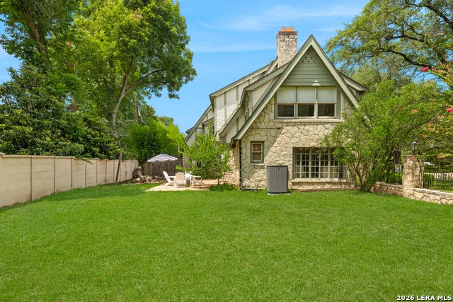 137 PARK DR Olmos Park, TX 78212