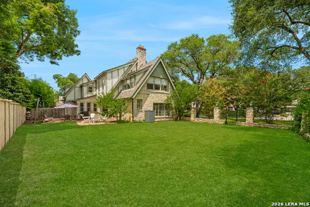 137 PARK DR Olmos Park, TX 78212
