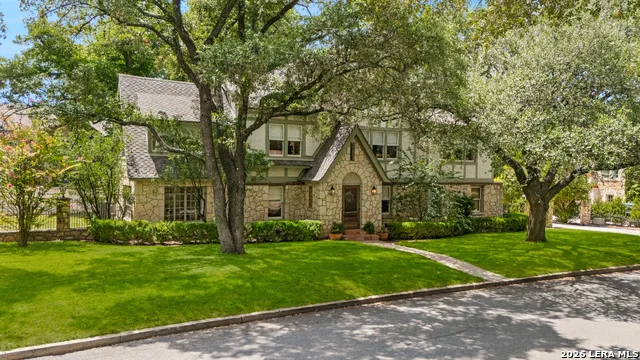 137 PARK DR Olmos Park, TX 78212