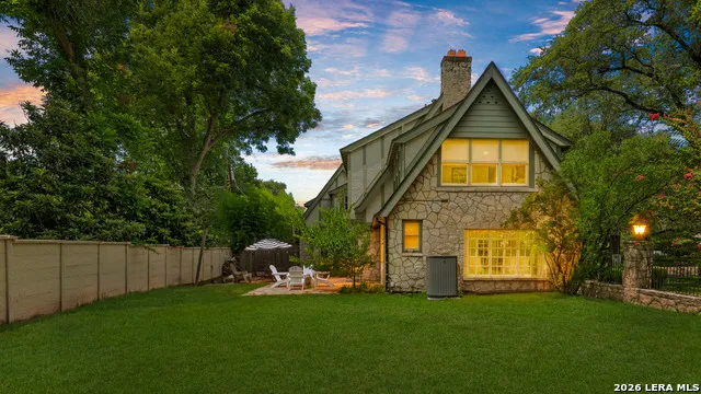 137 PARK DR Olmos Park, TX 78212