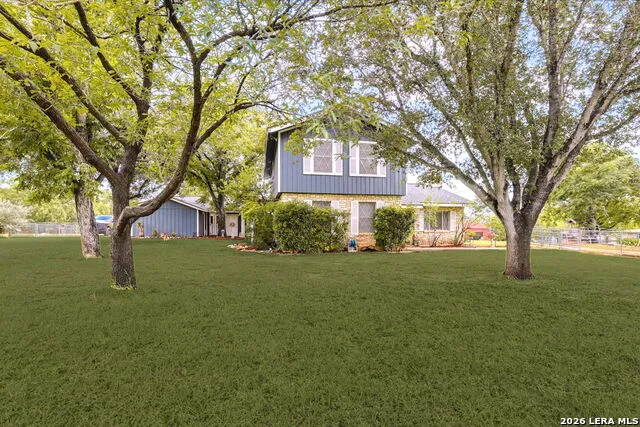 12591 LAVERNIA RD St Hedwig, TX 78152