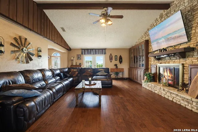 12591 LAVERNIA RD St Hedwig, TX 78152