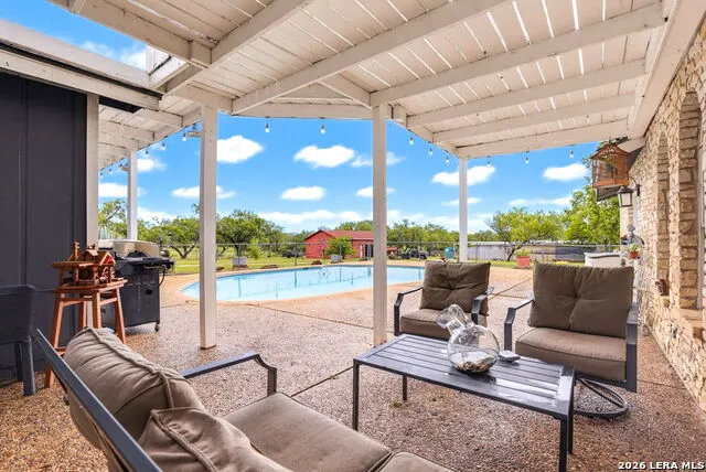 12591 LAVERNIA RD St Hedwig, TX 78152