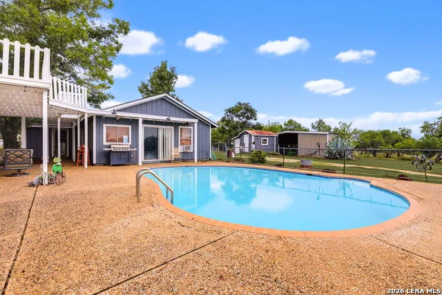 12591 LAVERNIA RD St Hedwig, TX 78152