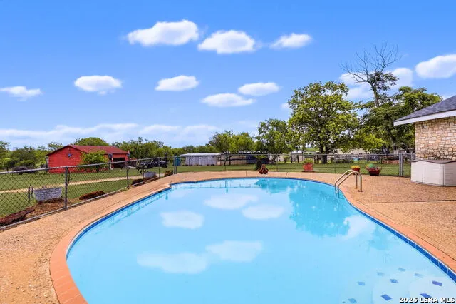 12591 LAVERNIA RD St Hedwig, TX 78152