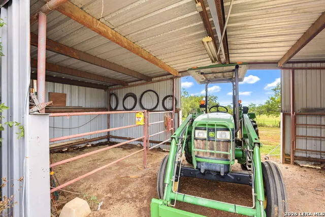 12591 LAVERNIA RD St Hedwig, TX 78152