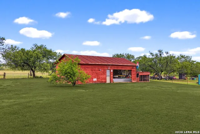 12591 LAVERNIA RD St Hedwig, TX 78152