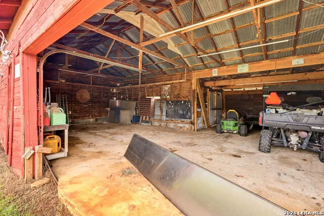 12591 LAVERNIA RD St Hedwig, TX 78152