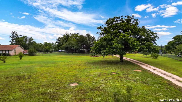 12591 LAVERNIA RD St Hedwig, TX 78152