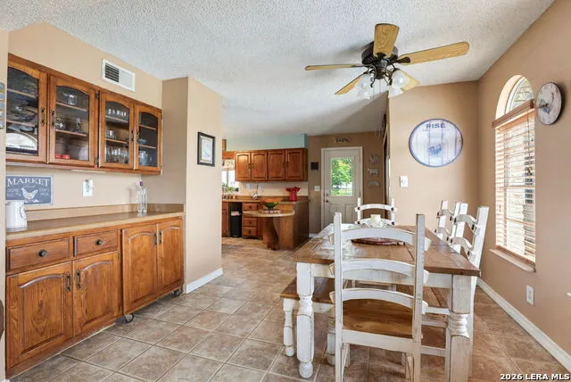 12591 LAVERNIA RD St Hedwig, TX 78152