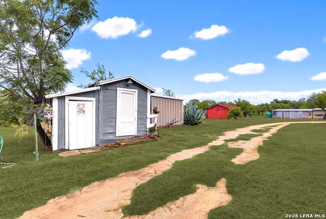 12591 LAVERNIA RD St Hedwig, TX 78152