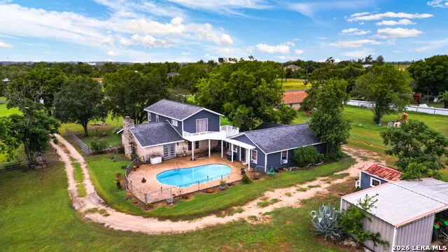 12591 LAVERNIA RD St Hedwig, TX 78152