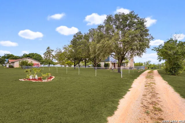 12591 LAVERNIA RD St Hedwig, TX 78152