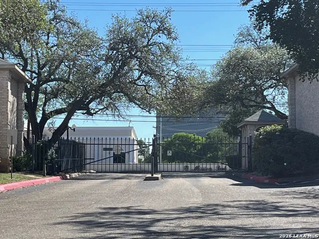 8415 Fredericksburg #307 San Antonio, TX 78229