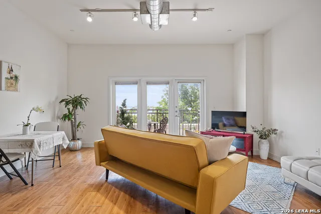 1401 S Flores #308 San Antonio, TX 78204