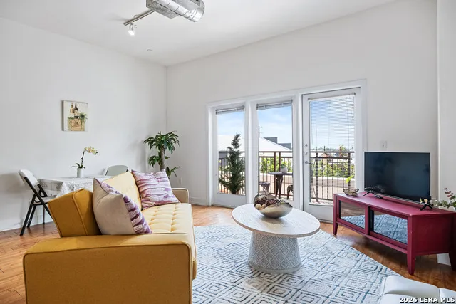 1401 S Flores #308 San Antonio, TX 78204