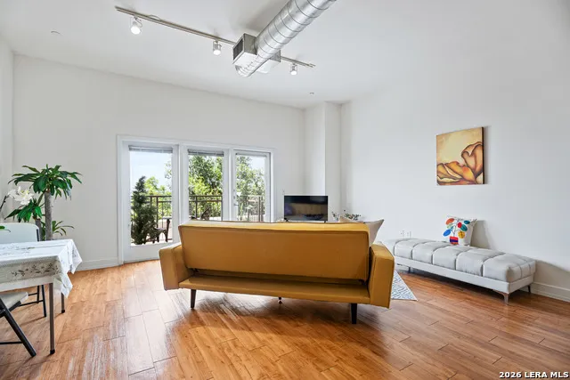 1401 S Flores #308 San Antonio, TX 78204