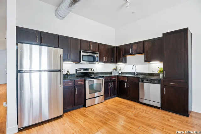 1401 S Flores #308 San Antonio, TX 78204