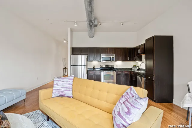 1401 S Flores #308 San Antonio, TX 78204