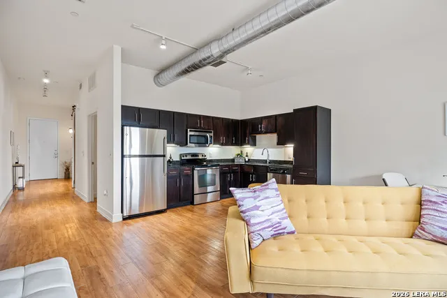 1401 S Flores #308 San Antonio, TX 78204