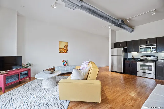 1401 S Flores #308 San Antonio, TX 78204