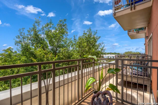 1401 S Flores #308 San Antonio, TX 78204