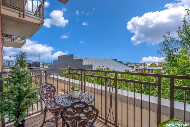 1401 S Flores #308 San Antonio, TX 78204