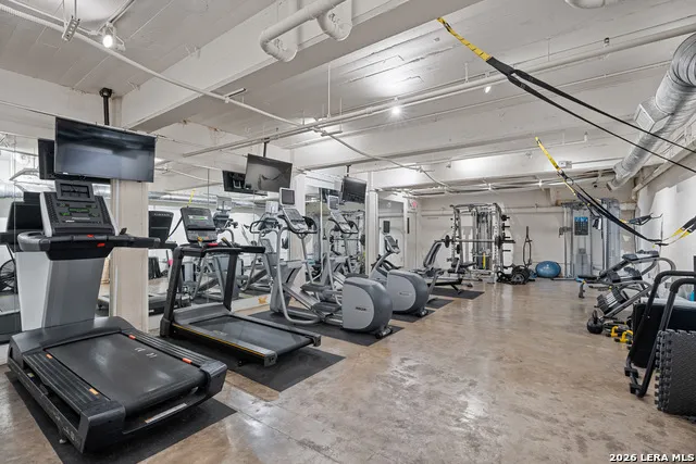 1401 S Flores #308 San Antonio, TX 78204