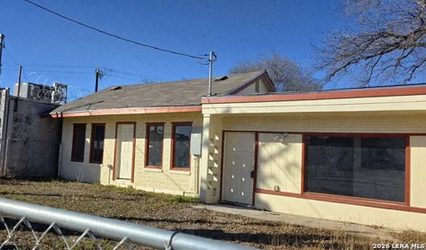 1211 Gladstone