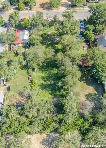 224 E LEONA ST Uvalde, TX 78801