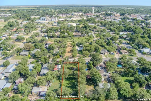 224 E LEONA ST Uvalde, TX 78801