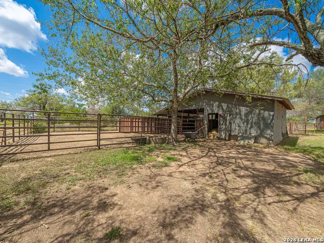 2095 E Fm 1518 St Hedwig, TX 78152