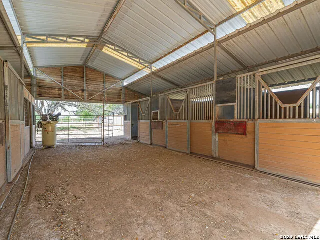 2095 E Fm 1518 St Hedwig, TX 78152