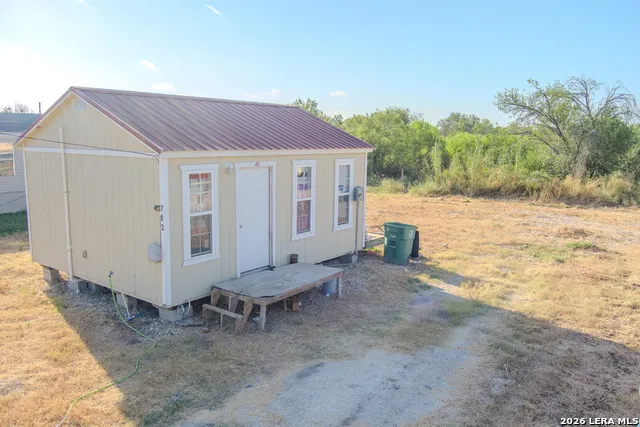 702 E STARR ST Crystal City, TX 78839