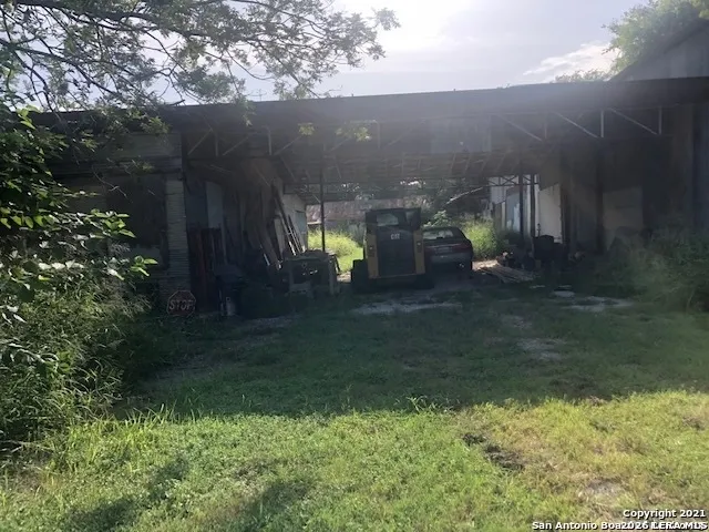 550 W Broadview San Antonio, TX 78228