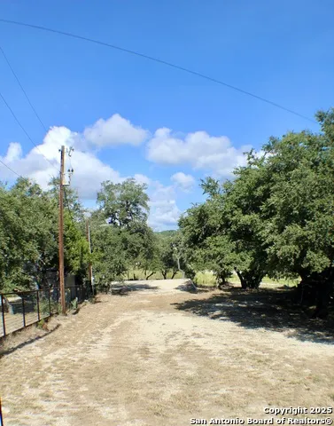 906 Pebble Beach Dr NW Lakehills, TX 78063